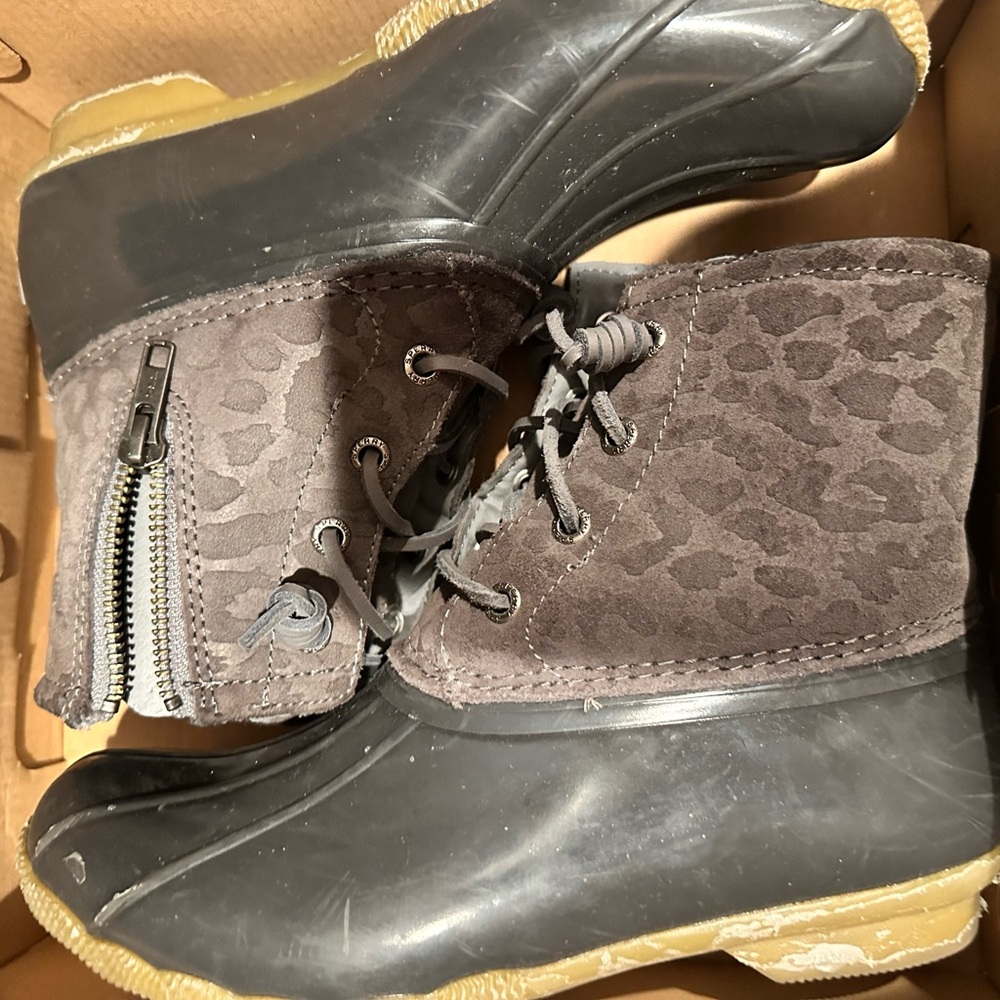 Sperry Duckboots Charcoal Grey Leopard Print - image 1
